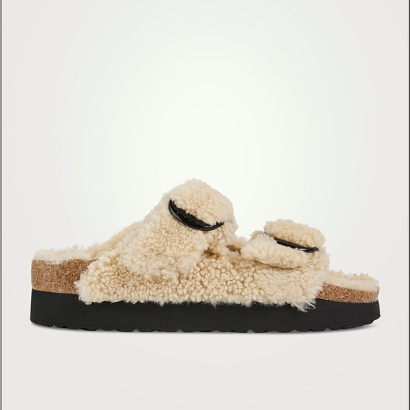 BIRKENSTOCK
Arizona Big Buckle Shearling Slide Sandals - Eggshell - Picture 2 of 11